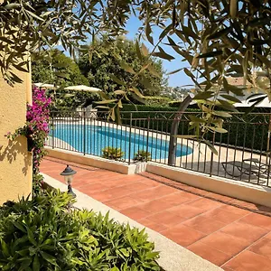 Marc-hely Hotel