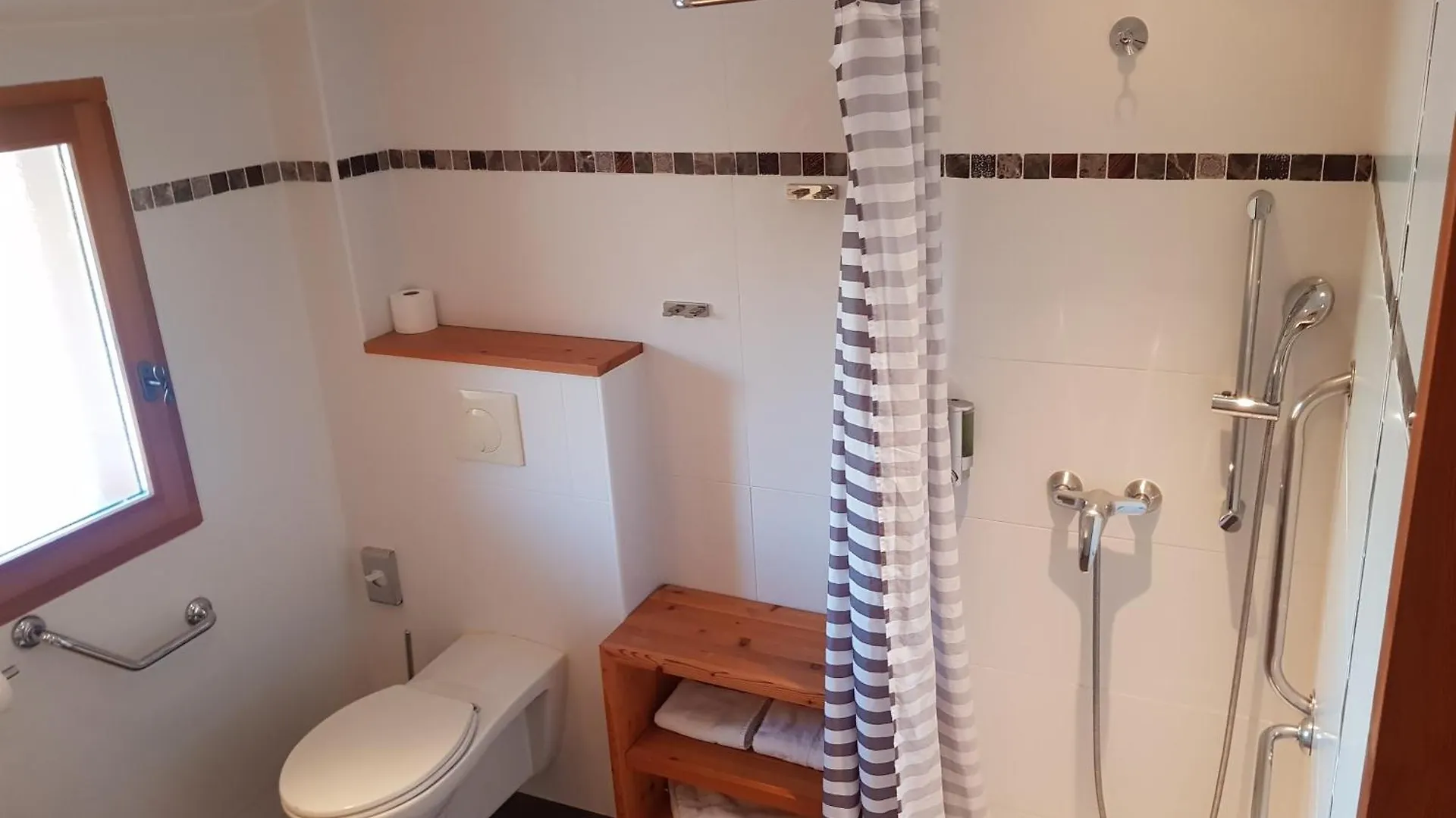 Logis Hotel Les Peupliers Baratier